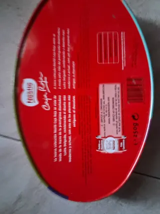Caja Nestle Roja Ovalada