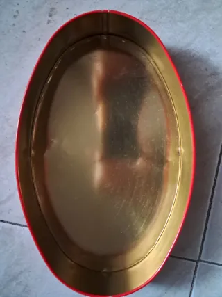 Caja Nestle Roja Ovalada