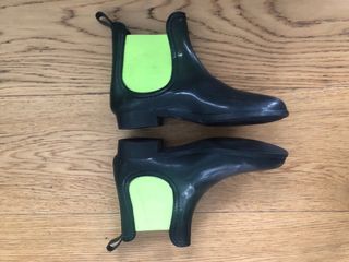 Botas de agua negras con forro elastico amarillo