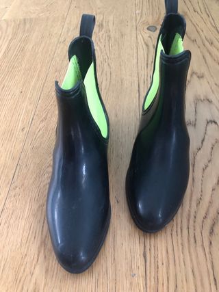 Botas de agua negras con forro elastico amarillo