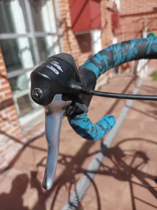 Bicicleta BH Iseran Shimano Sora