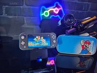 Nintendo Switch Lite Azul con funda Mario