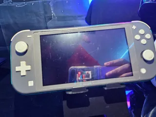 Nintendo Switch Lite Azul con funda Mario