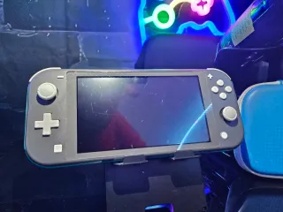 Nintendo Switch Lite Azul con funda Mario