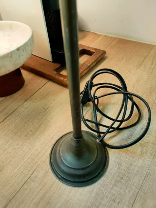 Pie de lámpara metal y plástico 53 cm.