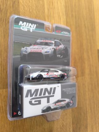 Mini GT Nissan GT-R Nismo GT500 1:64