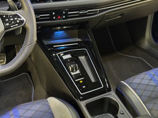 GOLF R PERFORMANCE/AKRAPOVIC/HARMAN/TECHO/IQ.LED