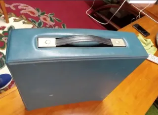 Máquina de escribir antigua Olivetti DORA