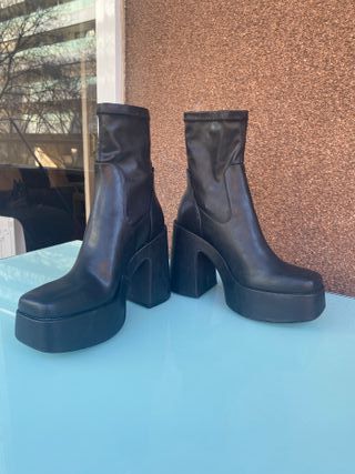 Hermosos Botines negros plataforma Pull and Bear