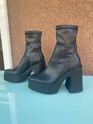 Hermosos Botines negros plataforma Pull and Bear