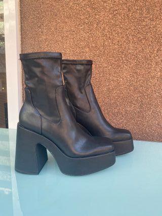 Hermosos Botines negros plataforma Pull and Bear