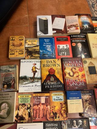 Mas de 60l ibros variados de rodo tipo.