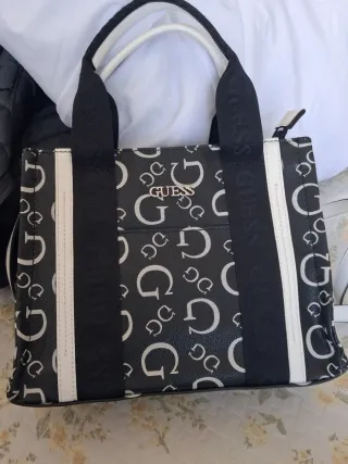 Bolso Guess Negro y Blanco