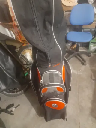 Bolsa y palos de golf