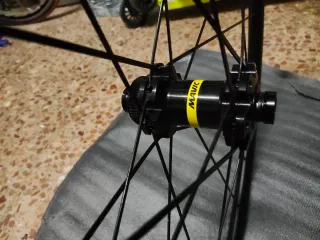 Llantas Carretera mavic cosmic elite UST 30 disc