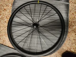 Llantas Carretera mavic cosmic elite UST 30 disc