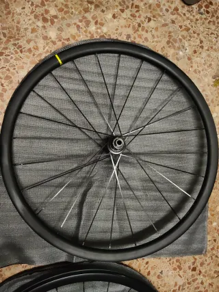 Llantas Carretera mavic cosmic elite UST 30 disc