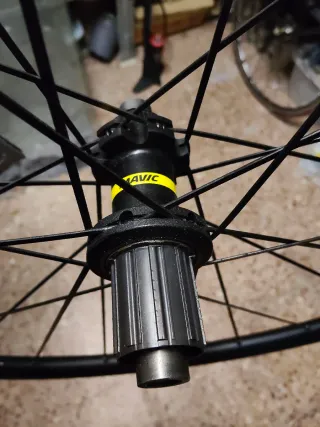 Llantas Carretera mavic cosmic elite UST 30 disc