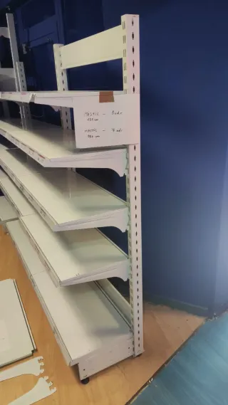 Estanterías comerciales metálicas