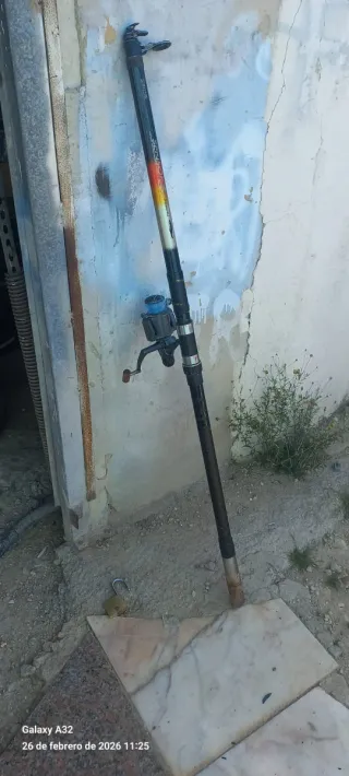 Caña de pescar con carrete