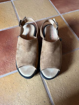 Sandalias Coolway Plataforma marrón y Negra