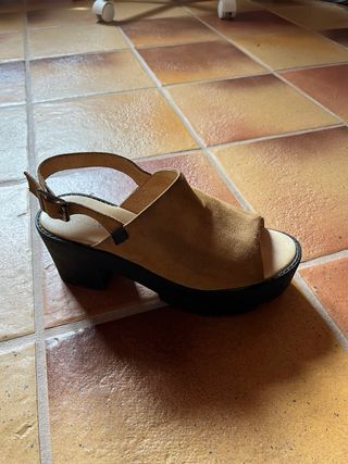 Sandalias Coolway Plataforma marrón y Negra