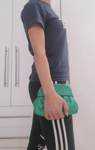 Pochette Valentino Garavani pelle nappa verde