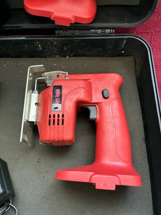 Caja Herramientas Eléctricas Roja