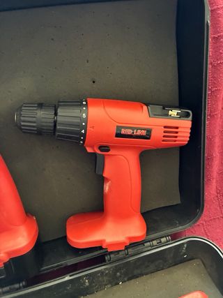 Caja Herramientas Eléctricas Roja