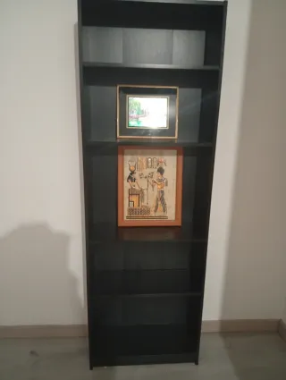 Mueble bajo blanco con ruedas