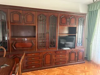 Mueble de salón madera y cristal