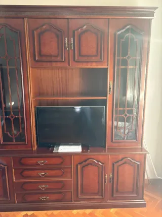 Mueble de salón madera y cristal