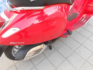 Vespa 125 Sprint Roja