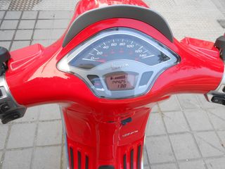 Vespa 125 Sprint Roja