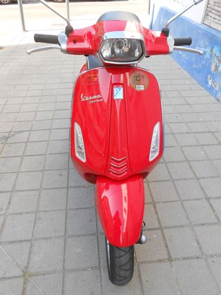 Vespa 125 Sprint Roja