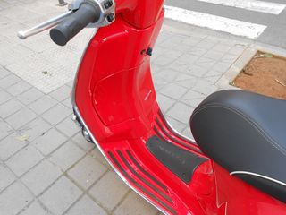 Vespa 125 Sprint Roja