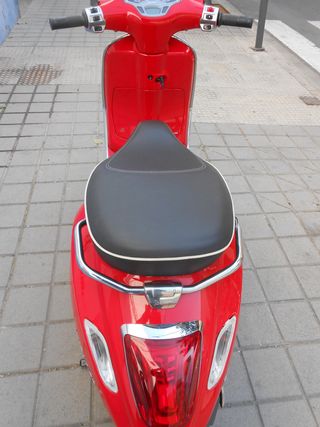 Vespa 125 Sprint Roja