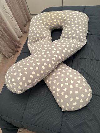 Cojín de Embarazo Gris Estampado Corazones