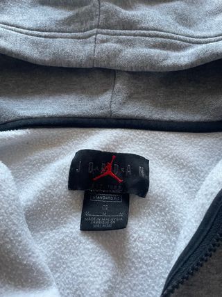 Chaqueta Jordan Talla M Gris