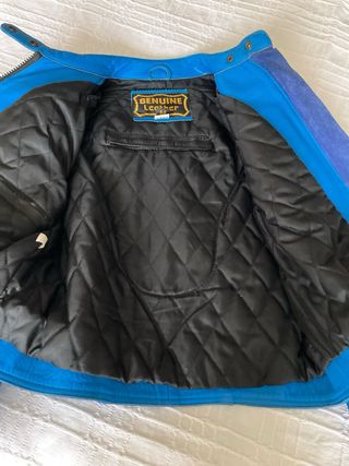 Chaqueta moto cuero azul con protecciones CE.