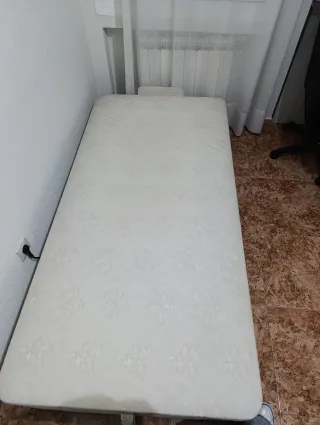 Colchón y base tapizada