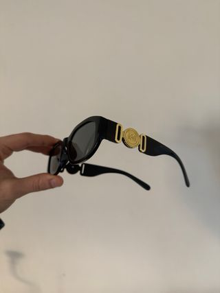 Occhiali da sole unisex neri e oro stile vintage