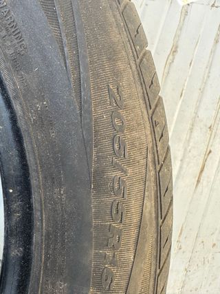 Neumático suelto 205/55 R16 V