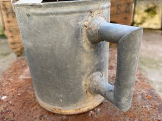 Regadera antigua chapa galvanizada