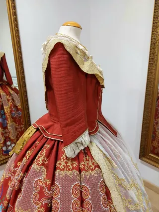 Traje Fallera Bordado Rojo y Dorado