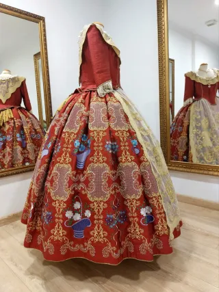 Traje Fallera Bordado Rojo y Dorado