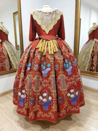 Traje Fallera Bordado Rojo y Dorado