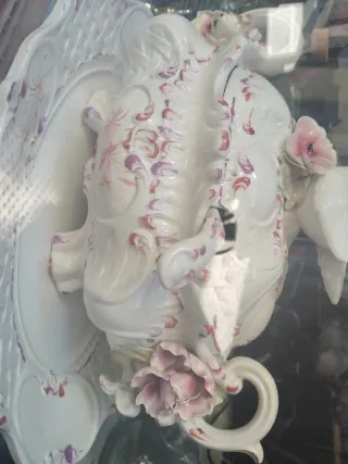 Sopera porcelana antigua con cazo y bandeja