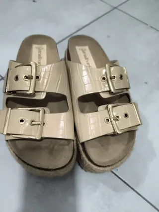 Sandalias Stradivarius Beige Hebillas Doradas