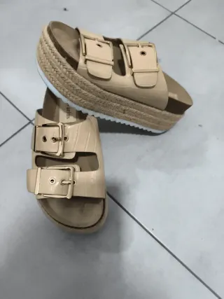 Sandalias Stradivarius Beige Hebillas Doradas